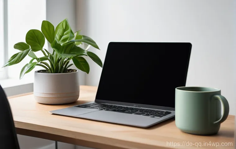 하이브리드 워크에서의 소통 방식 개선 - A professional woman in her mid-30s sits at a modern, minimalist home office desk. Her laptop screen...